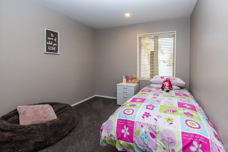 Photo of property in 51 Skyedale Drive, Harewood, Christchurch, 8051