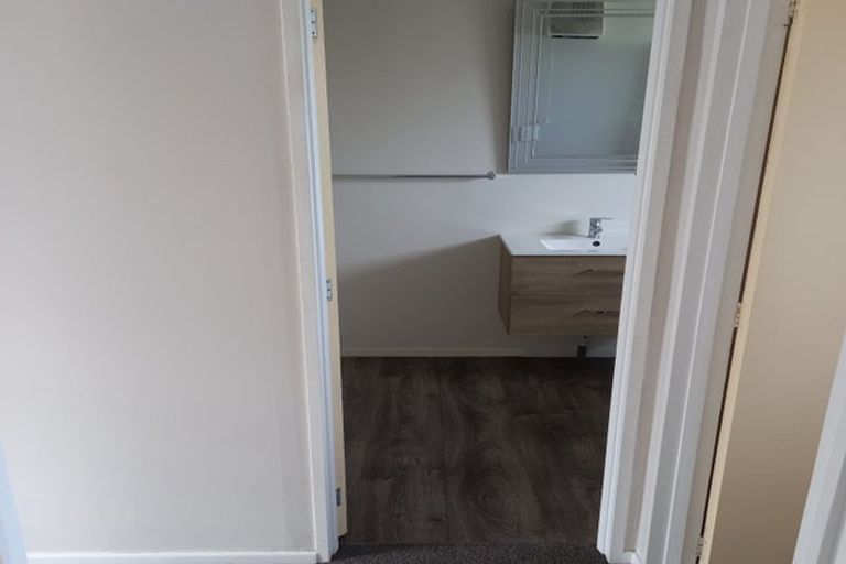 Photo of property in 2/28 Brixton Street, Islington, Christchurch, 8042