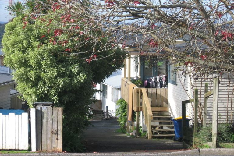 Photo of property in 2/22 Waimumu Road, Massey, Auckland, 0614