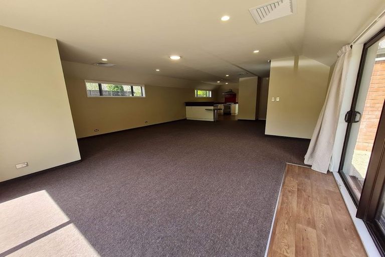 Photo of property in 4 Regalwood Close, Parklands, Christchurch, 8083