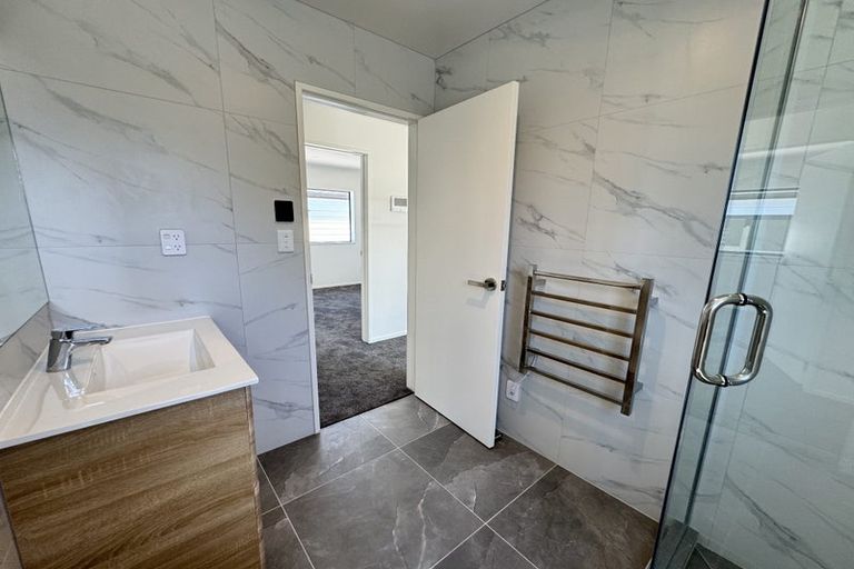 Photo of property in 22c Toru Street, Te Atatu Peninsula, Auckland, 0610