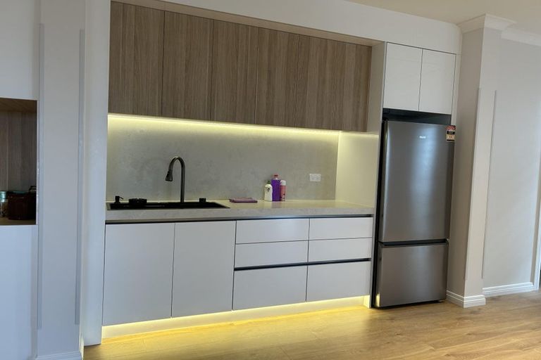 Photo of property in 19 Kerekin Drive, Oteha, Auckland, 0632