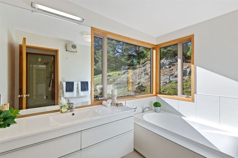 Photo of property in 210 Cannon Hill Crescent, Mount Pleasant, Christchurch, 8081