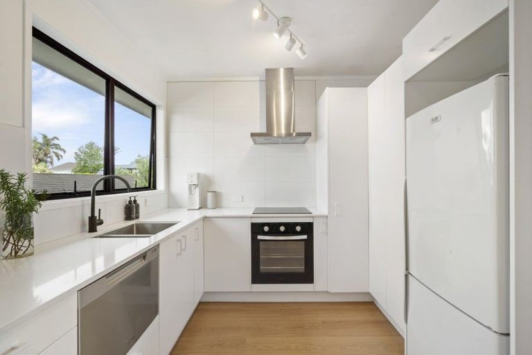 Photo of property in 2/57 Lake Road, Devonport, Auckland, 0624