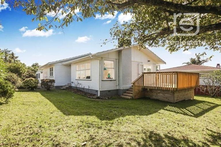 Photo of property in 90 Divich Avenue, Te Atatu South, Auckland, 0602