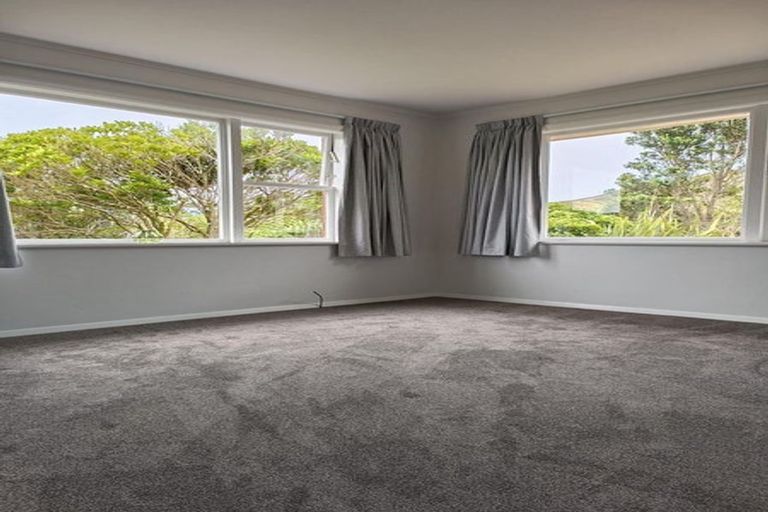 Photo of property in 1/5 Wilmshurst Place, Tawa, Wellington, 5028