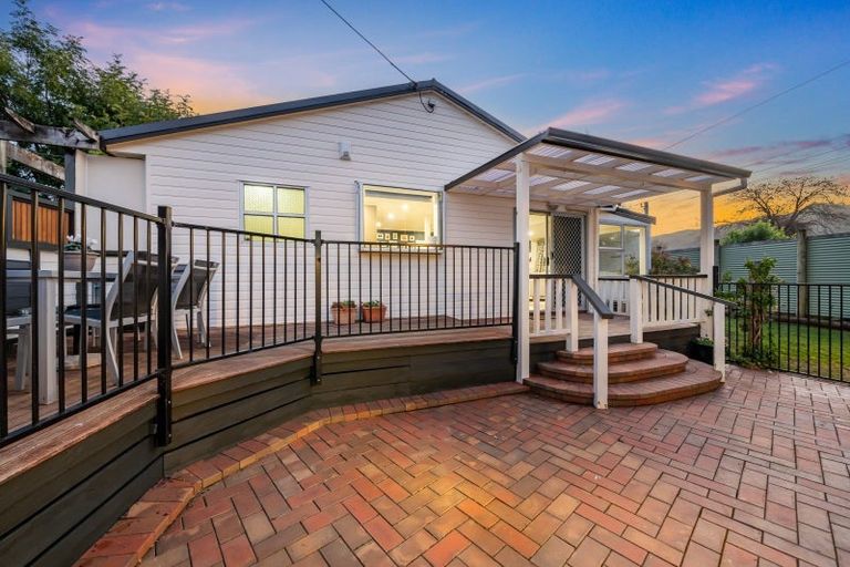 Photo of property in 12 Coates Grove, Silverstream, Upper Hutt, 5019