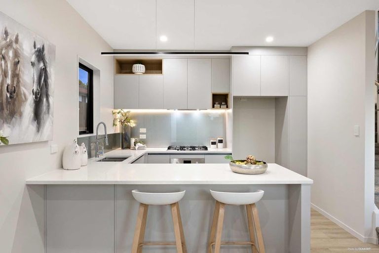 Photo of property in 152a Botany Road, Botany Downs, Auckland, 2010