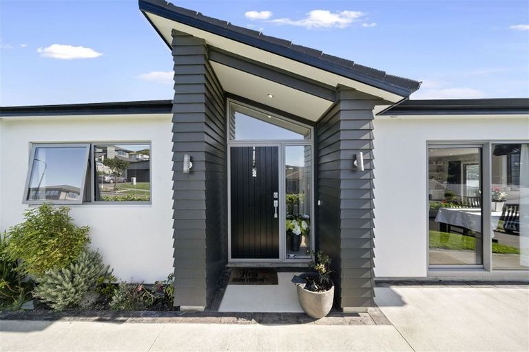 Photo of property in 2 Ihakara Arthur Lane, Aotea, Porirua, 5024