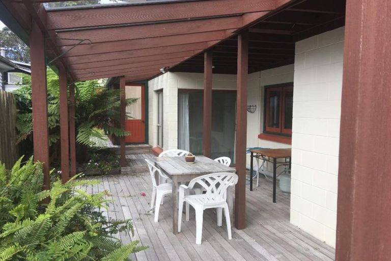 Photo of property in 106a Stanley Point Road, Stanley Point, Auckland, 0624