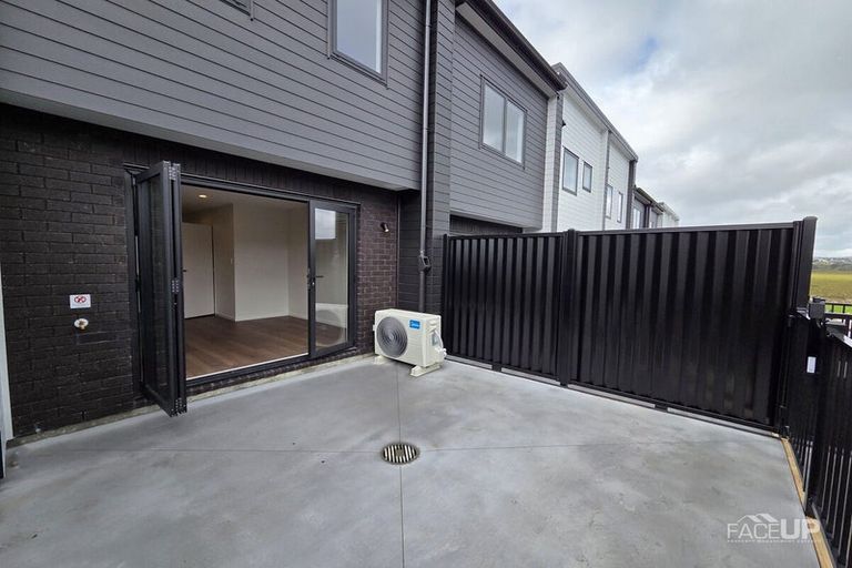 Photo of property in 3/10 Ngaroma House Drive, Hobsonville, Auckland, 0616
