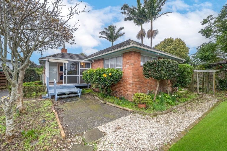 Photo of property in 56 Botany Road, Botany Downs, Auckland, 2010