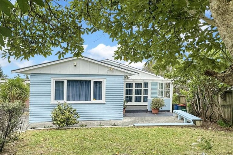 Photo of property in 21 Drome View Place, Beach Haven, Auckland, 0626