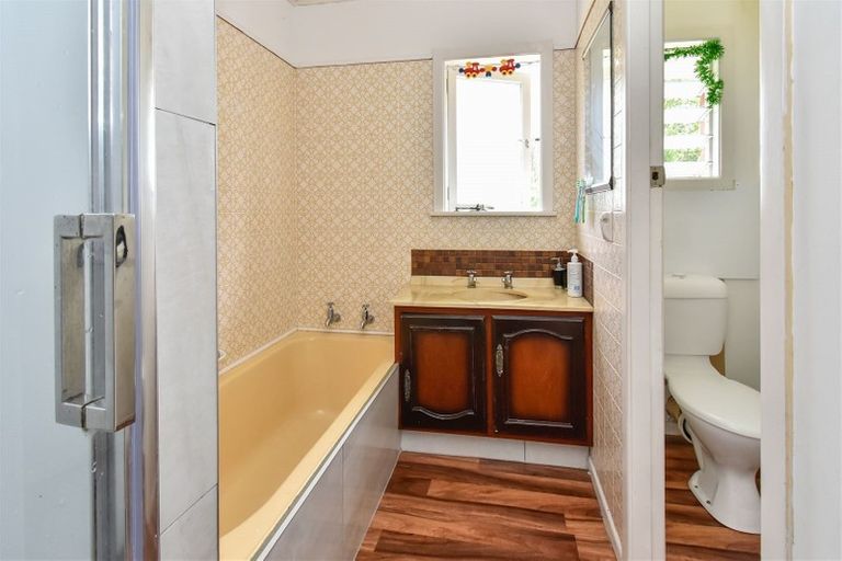 Photo of property in 69 Blake Road, Mangere East, Auckland, 2024