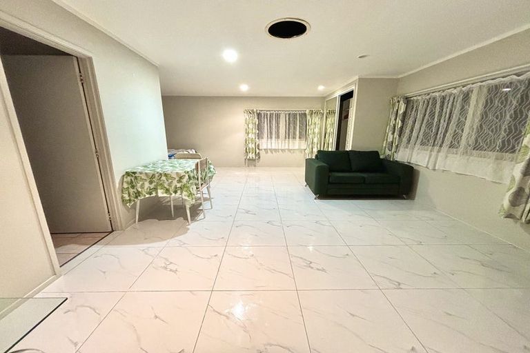 Photo of property in 40 Spence Road, Henderson, Auckland, 0612