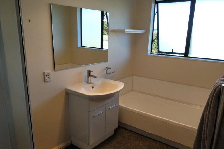 Photo of property in 96 Hillcrest Drive, Kelvin Grove, Palmerston North, 4414