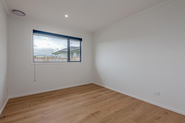 Photo of property in 42 Silicon Way, Fitzherbert, Palmerston North, 4410