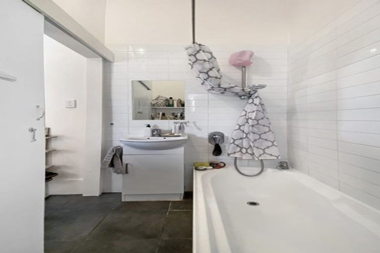 Photo of property in 14 Kenwyn Terrace, Newtown, Wellington, 6021