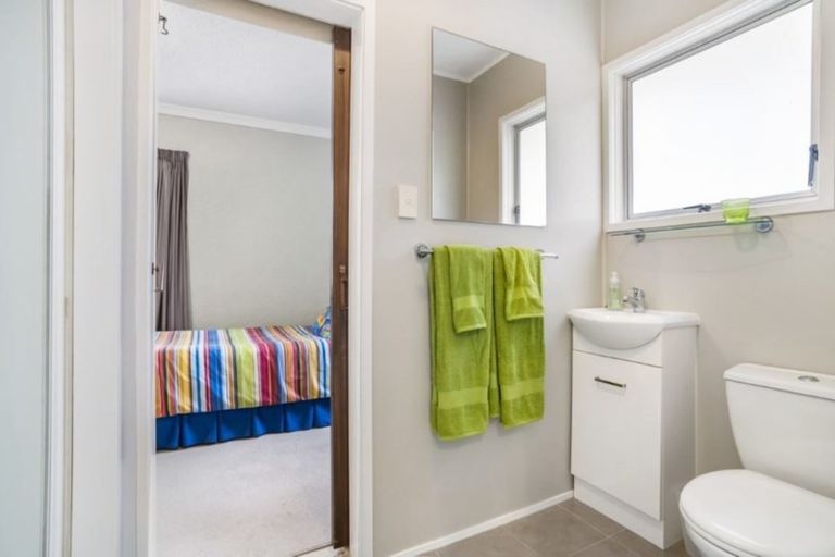 Photo of property in 1/56 Knightsbridge Drive, Forrest Hill, Auckland, 0620