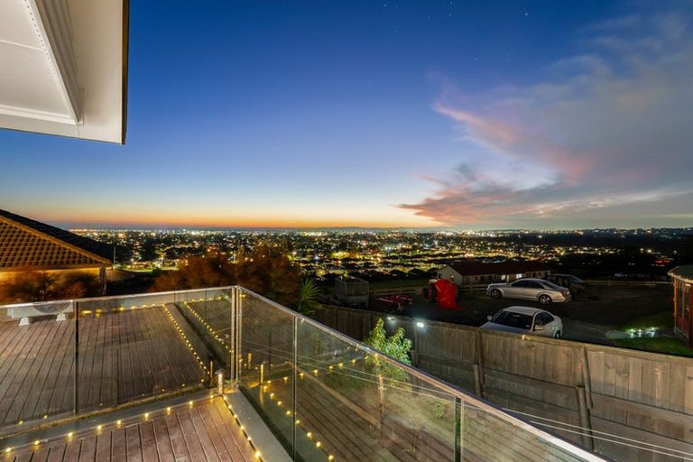 Photo of property in 137 Keri Vista Rise, Papakura, 2110