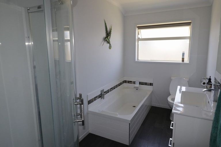 Photo of property in 8 Oxnam Place, Foxton Beach, Foxton, 4815