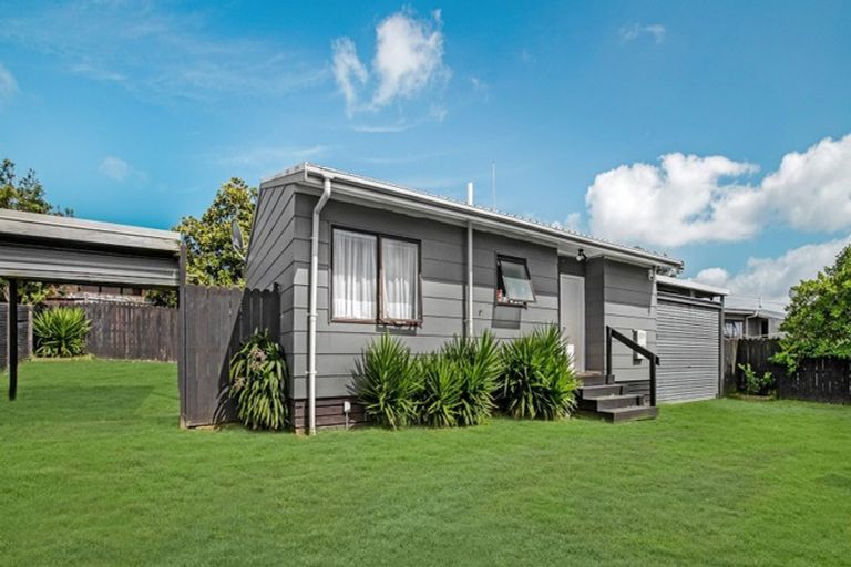 Photo of property in 1/9 Maplesden Drive, Clendon Park, Auckland, 2103