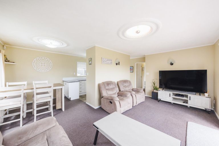 Photo of property in 17 Cargill Grove, Kelvin Grove, Palmerston North, 4414