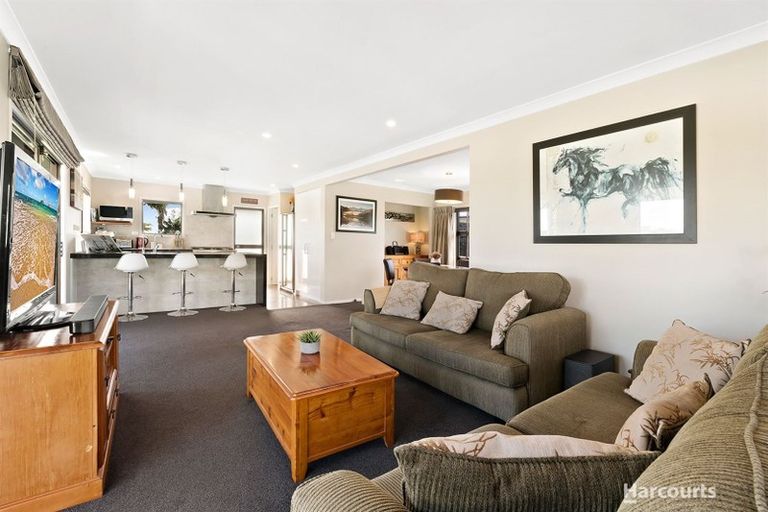 Photo of property in 19 Stella Drive, Clarks Beach, 2122