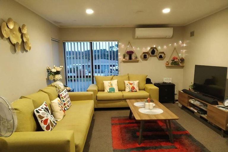 Photo of property in 8 Hillman Place, Ranui, Auckland, 0612