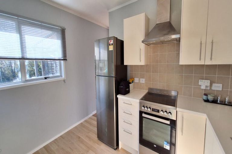 Photo of property in 2/8 Phillipa Place, Browns Bay, Auckland, 0630