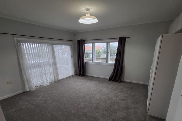 Photo of property in 1/157 Onewa Road, Birkenhead, Auckland, 0626