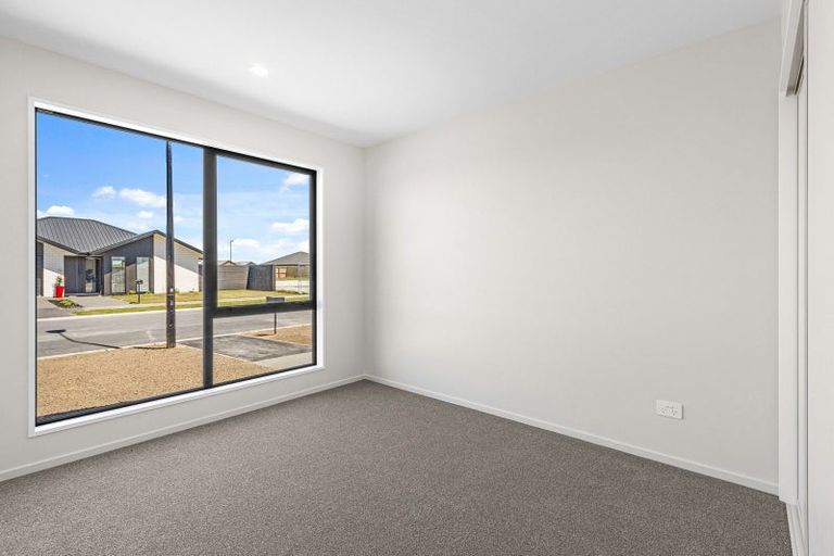 Photo of property in 13 Vista Crescent, Maoribank, Upper Hutt, 5018