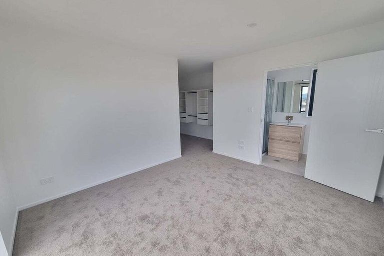 Photo of property in 1/233 Great North Road, Henderson, Auckland, 0612