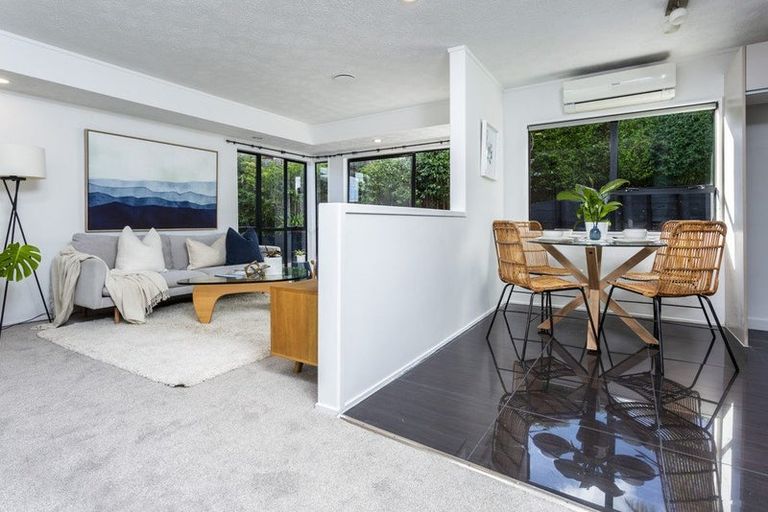 Photo of property in 2/17 Greenvalley Rise, Glenfield, Auckland, 0629