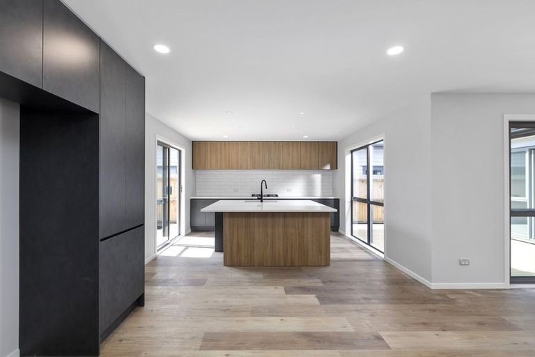 Photo of property in 24 Tarras Road, Kumeu, 0810