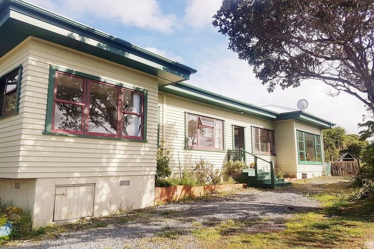 Photo of property in 2 Akatea Road, Korokoro, Lower Hutt, 5012