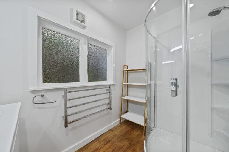 Photo of property in 28 Kowhai Street, Eastbourne, Lower Hutt, 5013