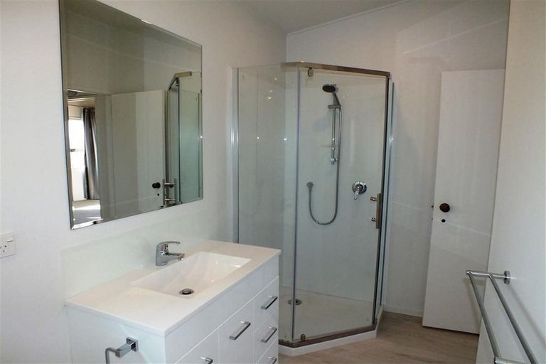 Photo of property in 2/43 Pacific Parade, Army Bay, Whangaparaoa, 0930