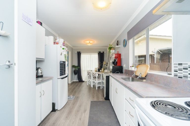 Photo of property in 10 Hillcrest Drive, Kelvin Grove, Palmerston North, 4414
