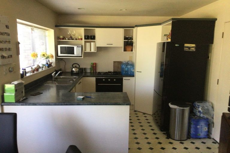 Photo of property in 1-2/6a Pohutukawa Street, Woburn, Lower Hutt, 5010