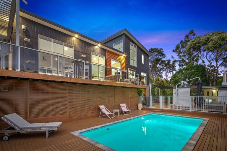 Photo of property in 92 Pemberton Avenue, Bayview, Auckland, 0629