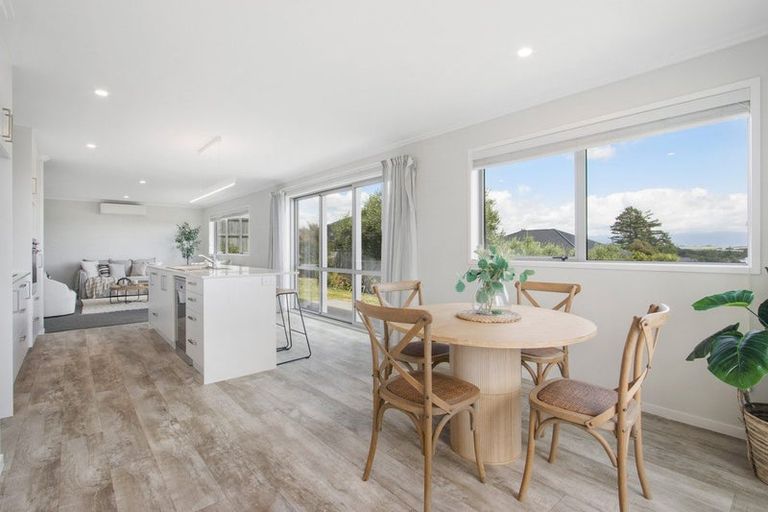 Photo of property in 19 Te Kaka Place, Omokoroa, 3114