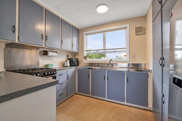 Photo of property in 15b Mayfair Place, Westown, New Plymouth, 4310