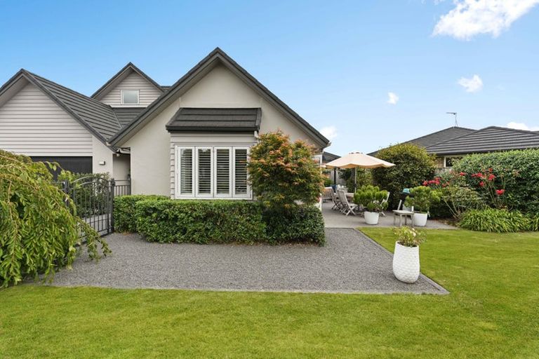 Photo of property in 194 Saint James Drive, Huntington, Hamilton, 3210