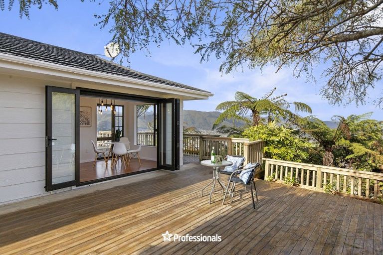 Photo of property in 14 Matuhi Street, Tirohanga, Lower Hutt, 5010