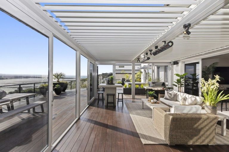 Photo of property in 15 Omeo Crescent, Redcliffs, Christchurch, 8081