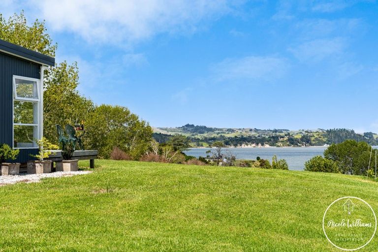 Photo of property in 275 Metcalfe Road, Matakohe, 0593