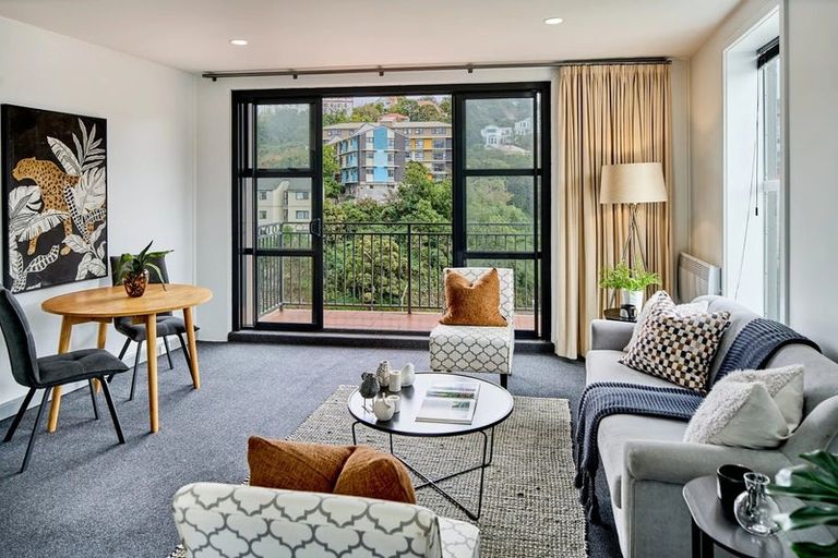 Photo of property in Atrium Towers, 8f/154 The Terrace, Wellington Central, Wellington, 6011