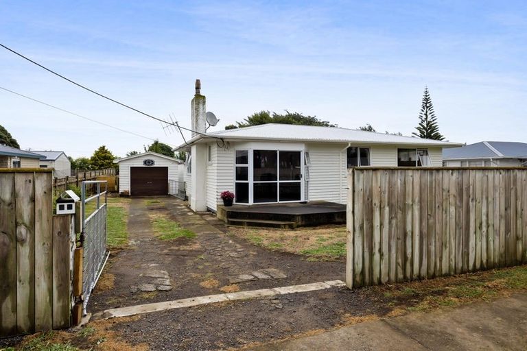 Photo of property in 28 Patu-kukupa Street, Manaia, 4612