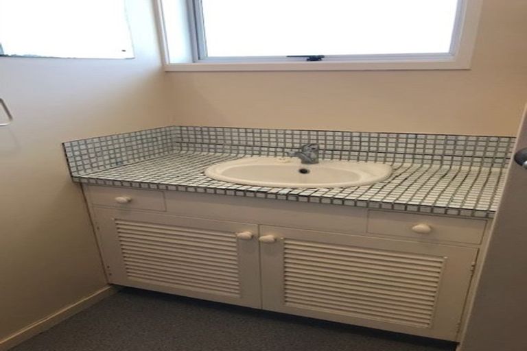 Photo of property in 2/31 Mccrystal Avenue, Bucklands Beach, Auckland, 2012